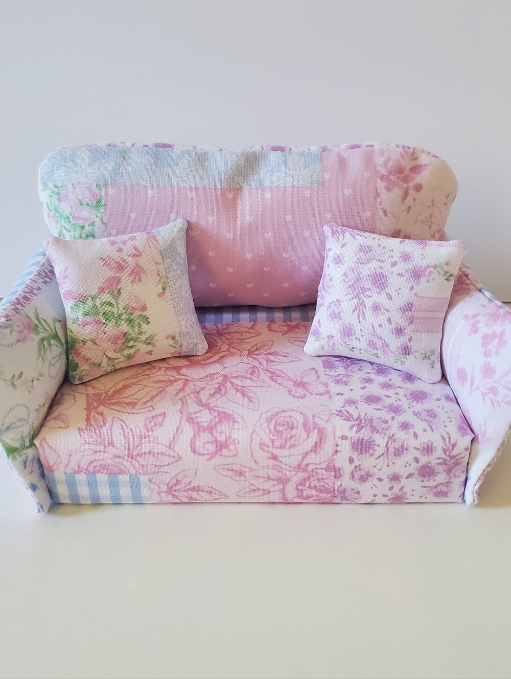 Miniature Dollhouse 1:12 Scale Sofa White Pink Patch Floral Maileg